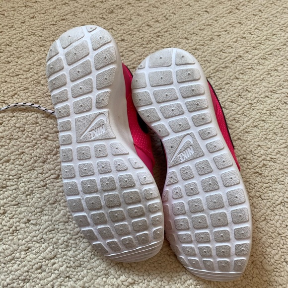 Nike Hot Pink Sneaker Runner Running Shoes - Picture 7 of 8